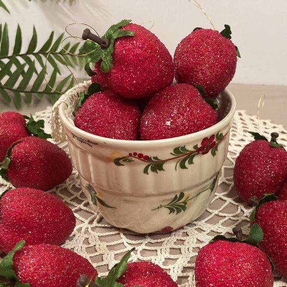Set Of 19 Vintage Strawberry Ornaments - Picture 2 of 12